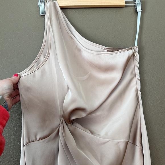 Women’s prom/bridesmaid dress; size med - Picture 4 of 9